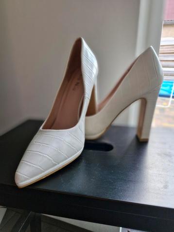 Nieuwe Nio Nio hakschoenen, mt 39 beschikbaar voor biedingen