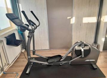 Life Fitness E1 Crosstrainer met Track Connect console beschikbaar voor biedingen