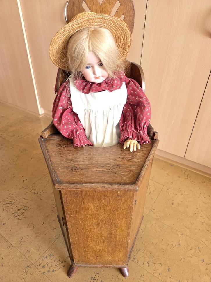 Antieke Kakstoel/Kinderstoel met Pop, Antiek en Kunst, Antiek | Speelgoed, Ophalen of Verzenden