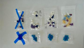 Losse bloemen bloemetjes strikjes diverse zakjes nieuw beschikbaar voor biedingen