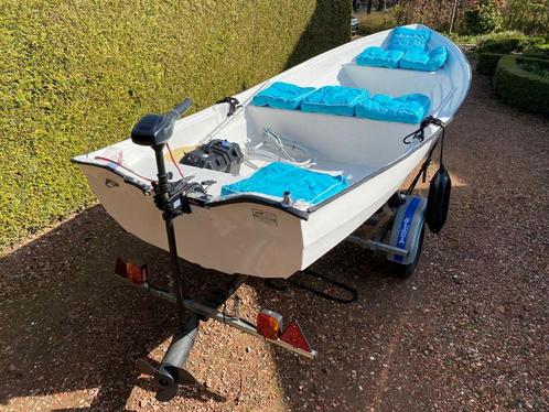 Roeibootje compleet met elektrische buitenboordmotor, Watersport en Boten, Vis- en Consoleboten, Gebruikt, Tot 10 pk, 3 tot 6 meter