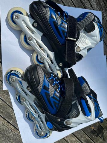 Zwart blauwe verstelbare inline skates maat 31 tm 34 beschikbaar voor biedingen