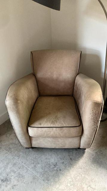 2 fauteuils , gebruikt als krabpaal, zitten nog heerlijk