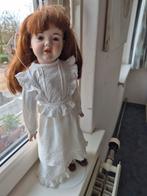 Oude Porseleinen Pop op Standaard, Verzamelen, Ophalen of Verzenden, Gebruikt, Pop