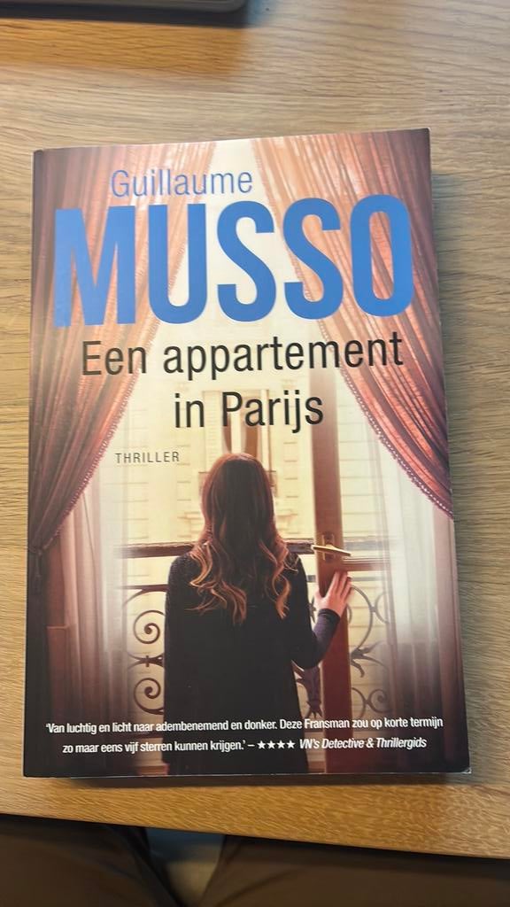 Guillaume Musso - Een appartement in Parijs, Ophalen of Verzenden, Zo goed als nieuw, Guillaume Musso