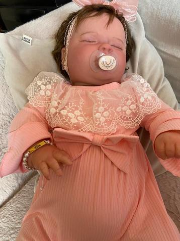 Handgemaakte levensechte reborn baby pop Emi beschikbaar voor biedingen