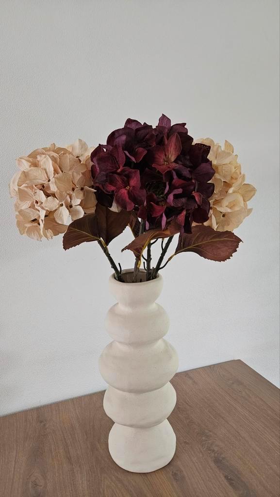 Nieuw boeket zijden hortensia's beige en donkerrood, Huis en Inrichting, Woonaccessoires | Droogbloemen, Nieuw, Ophalen of Verzenden