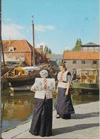 Spakenburg aan de havenkant gelopen ansichtkaart ( a541 ), Ophalen of Verzenden, 1960 tot 1980, Gelopen