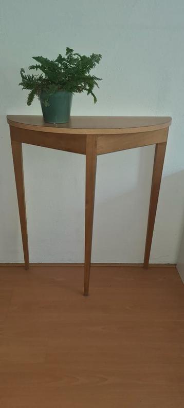 KLEINE SIDETABLE beschikbaar voor biedingen