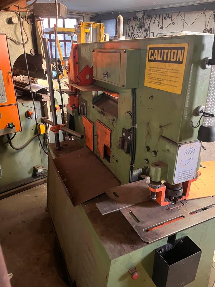 Hydraulische pons- en knipmachine: Werkplaatsuitverkoop, Doe-het-zelf en Verbouw, Gereedschap | Overige machines, Ophalen