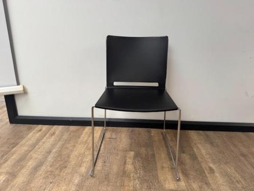 Stapelbare stoel Pep Markant, Huis en Inrichting, Stoelen, Zo goed als nieuw, Vijf, Zes of meer stoelen, Kunststof, Metaal, Zwart
