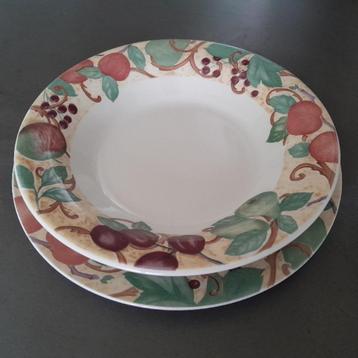 Plat bord en diep bord Somerton, Johnson Bros beschikbaar voor biedingen