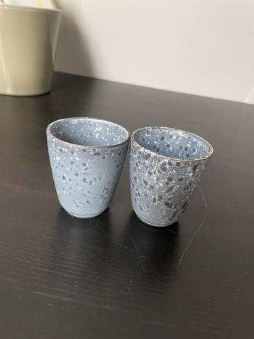 Twee espresso kopjes grijsblauw beschikbaar voor biedingen