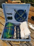 Vintage Picknickmand met Inhoud & Kleed, Hobby en Vrije tijd, Picknickmanden, Ophalen of Verzenden, Gebruikt