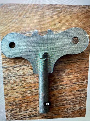 Te koop gevraagd: deze (4 mm) opwindsleutel van JEP. beschikbaar voor biedingen
