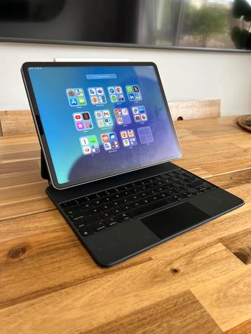 iPad Pro 12.9” (6th Gen) + Apple Pencil + Magic Keyboard beschikbaar voor biedingen