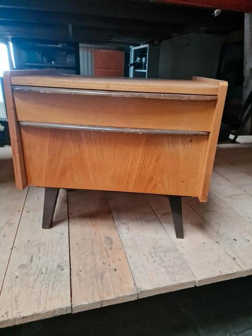 Klein vintage nachtkastje jaren 50, Huis en Inrichting, Kasten | Ladekasten, Minder dan 100 cm, 25 tot 50 cm, Ophalen