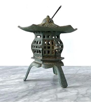 Pagode Japanse  lantaarn gietijzer vintage beschikbaar voor biedingen
