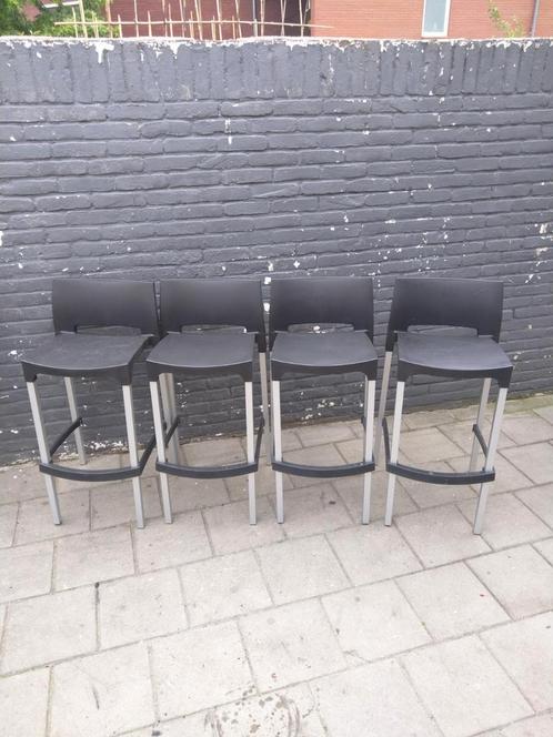 4 Comfortabele Barkrukken stapelbaar (aluminium-kunststof), Huis en Inrichting, Barkrukken, Gebruikt, 60 tot 90 cm, Kunststof