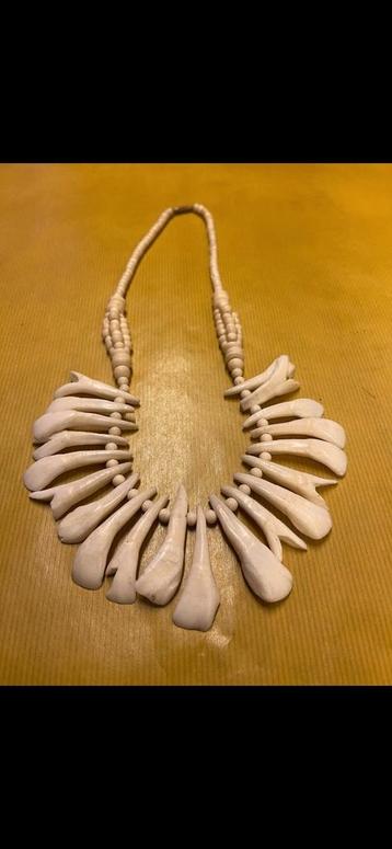 Buffeltanden Ketting - Native American Cultuur beschikbaar voor biedingen