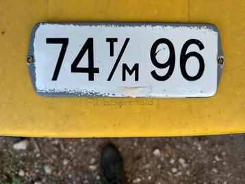 Oud emaille huisnummerbord flatgebouw 74 t/m 96 beschikbaar voor biedingen