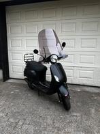 Djjd scooter +-1000km geel kenteken bijna nieuw, Fietsen en Brommers, Snorfietsen en Snorscooters, Ophalen, Zo goed als nieuw