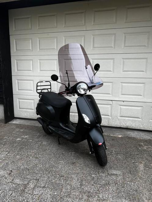Djjd scooter +-1000km geel kenteken bijna nieuw, Fietsen en Brommers, Snorfietsen en Snorscooters, Zo goed als nieuw, Overige merken