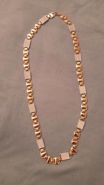 Ketting voor mannen beschikbaar voor biedingen