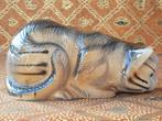 Mooi oud beeldje uit Engeland van een kat of poes 20 cm., Antiek en Kunst, Antiek | Porselein, Ophalen of Verzenden
