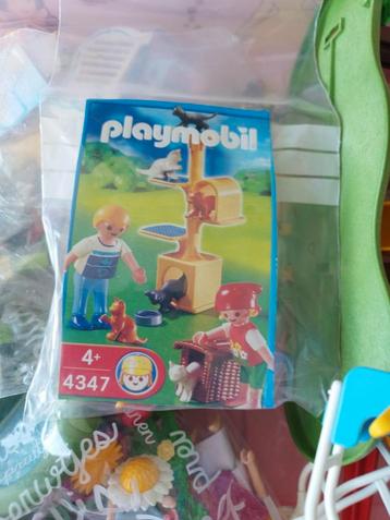 Diverse PLAYMOBIL compleet met twee verrijdbare bakken. beschikbaar voor biedingen