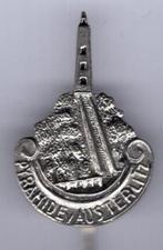 Pyramide Austerlitz zilverkleurig speldje ( U_132 ), Verzamelen, Speldjes, Pins en Buttons, Verzenden, Zo goed als nieuw, Stad of Land