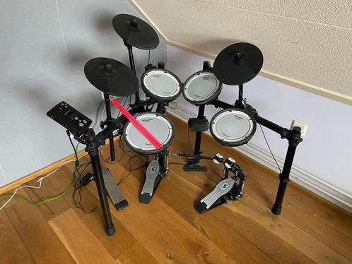 Roland TD-1DMK electronisch drumstel met dubbel kick pedaal, Muziek en Instrumenten, Drumstellen en Slagwerk, Zo goed als nieuw