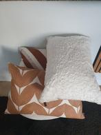Claudi kussens. 3 st 60-35 2 st 40-40 cm.Kl.Bruin/gebroken w, Ophalen of Verzenden, Nieuw, Bruin, Vierkant