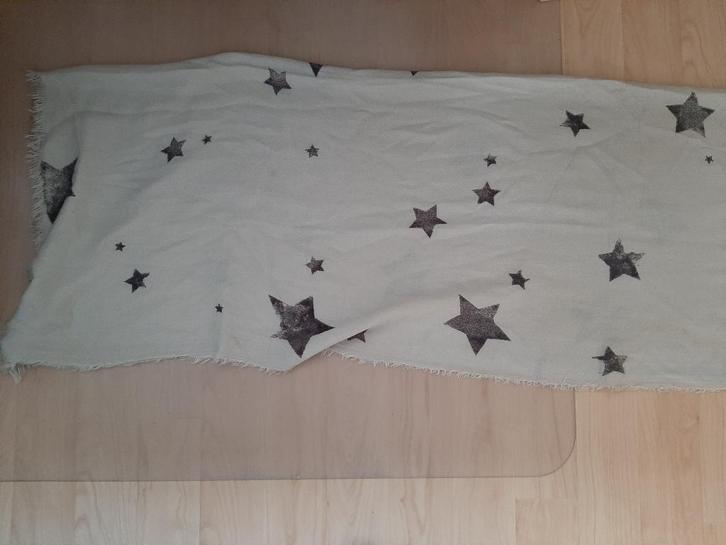 Grote sjaal met diverse sterren van Esprit, Kleding | Dames, Mutsen, Sjaals en Handschoenen, Gedragen, Sjaal, Maat 46/48 (XL) of groter