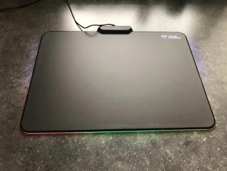 Trust GXT 760 RGB Gaming Muismat, Computers en Software, Muismatten, Zo goed als nieuw, Gaming muismat, Ophalen of Verzenden