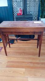 Tafeltje met verborgen vak en lade, Ophalen