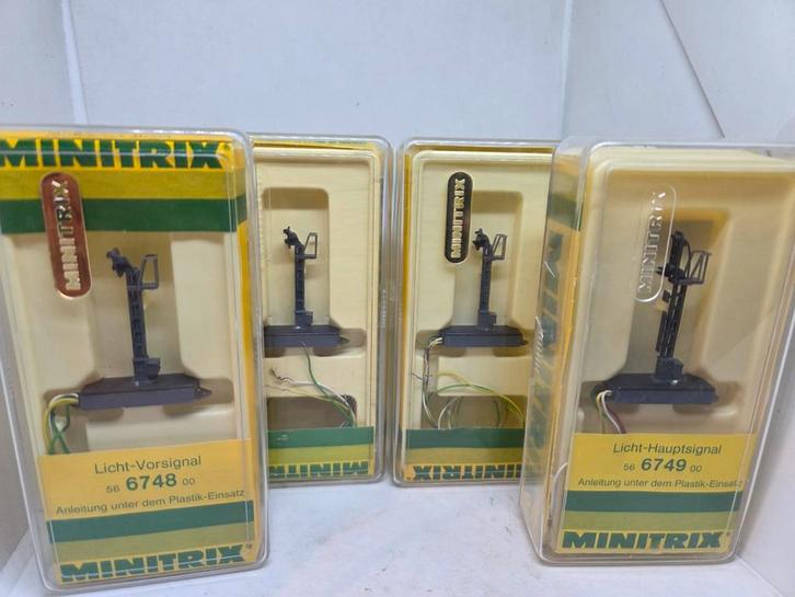 Minitrix N Seinen: 3x 6748, 1x 6749, Hobby en Vrije tijd, Modeltreinen | N-Spoor, Zo goed als nieuw, Overige typen, Gelijkstroom