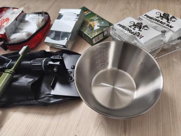 Camping/backpack kookset met noodschep en ehbo set beschikbaar voor biedingen