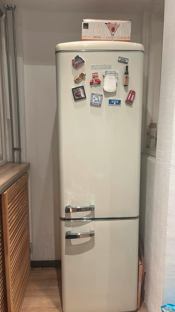 Koelvries combi koelkast - Severin, Witgoed en Apparatuur, Koelkasten en IJskasten, Zo goed als nieuw, Met vriesvak, 200 liter of meer