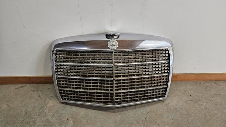 Mercedes W114/W115 Grill, Auto-onderdelen, Carrosserie en Plaatwerk, Bumper, Mercedes-Benz, Voor, Ophalen