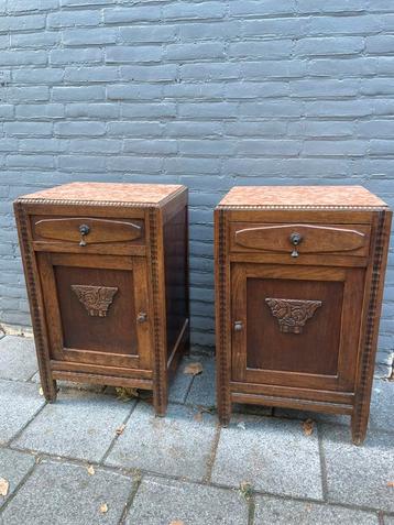 Antieke art deco nachtkastjes met marmeren blad beschikbaar voor biedingen
