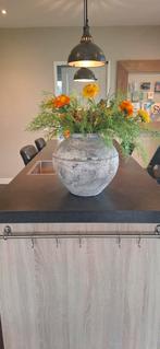 Groot bloemstuk met stenen pot - Eyecatcher!, Ophalen of Verzenden, Zo goed als nieuw