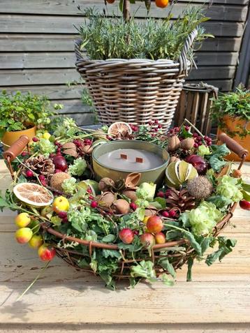 Herfstmand met geurkaars beschikbaar voor biedingen