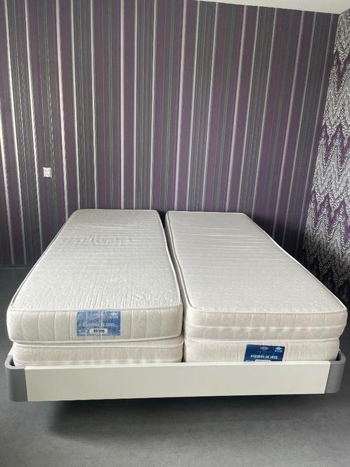 Bedframe en Ravenna de Luxe matrassen, Huis en Inrichting, Slaapkamer | Bedden, Gebruikt, Tweepersoons, 160 cm, 200 cm, Hout, Grijs