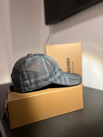 Burberry pet !!NIEUW!! beschikbaar voor biedingen
