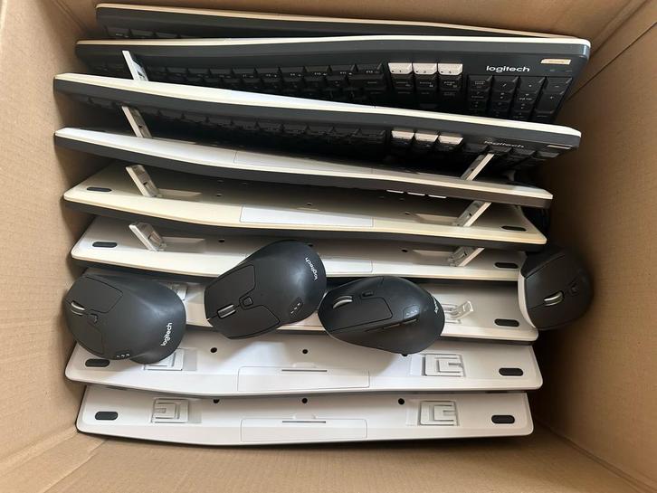11x Logitech toetsenbord + muis, Computers en Software, Toetsenborden, Zo goed als nieuw, Ophalen of Verzenden