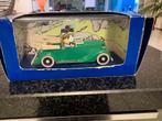 BIJ KUIFJE IN DE AUTO IN TINTIN'S CAR, Ophalen of Verzenden, Zo goed als nieuw