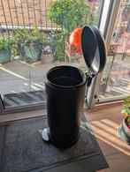 Prullenbak 30 liter zwart, Huis en Inrichting, Woonaccessoires | Prullenbakken, Ophalen, Met pedaal, 50 tot 75 cm, Zo goed als nieuw