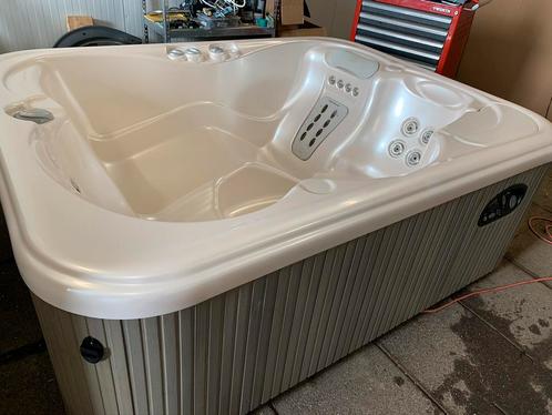 Hele mooie Hotspring Jetsetter 3 persoons topjacuzzi, Tuin en Terras, Bubbelbaden en Hottubs, Zo goed als nieuw, Pomp, Ophalen