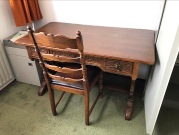 Stevige antiek houten bureau + stoel beschikbaar voor biedingen